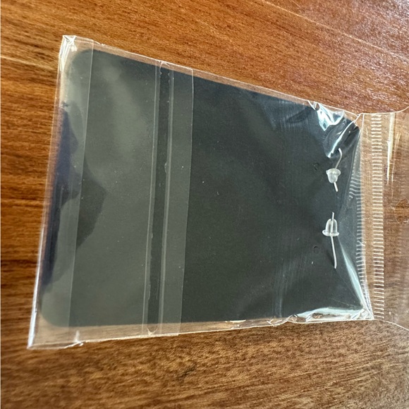 Scissors earrings silver tone hardware - Picture 4 of 4